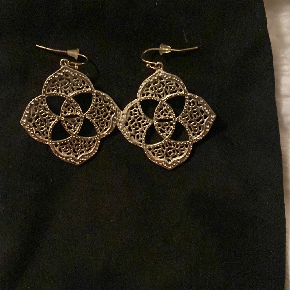 Kendra Scott rare quatrefoil gold earrings